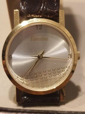 🦋10/$20🦋 Valvoline Goldtone/Silver Leather Promotional Women's Watch